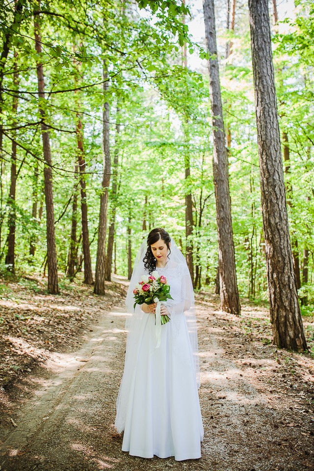 ušité biele svadobné šaty - sukňa a blúzka